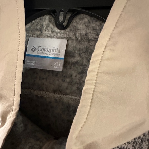 Columbia Black and Tan Vest - Picture 2 of 2